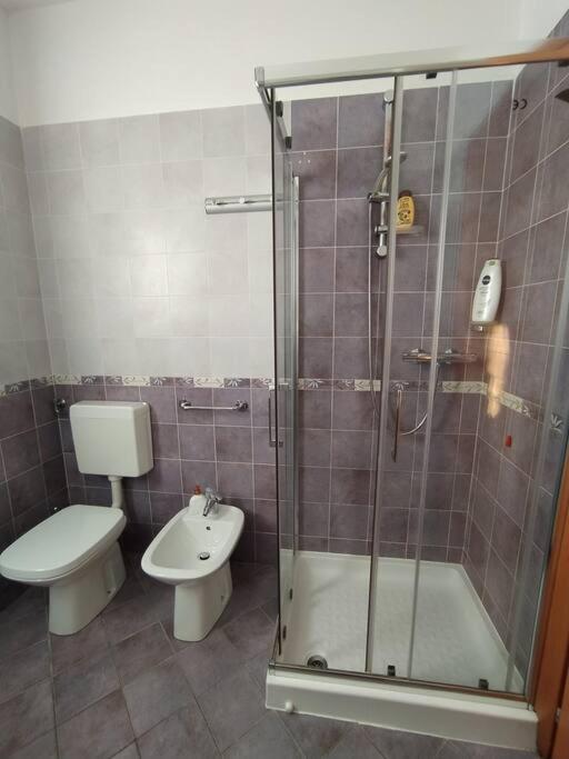 La Casa Sul Lago Monvalle Екстериор снимка