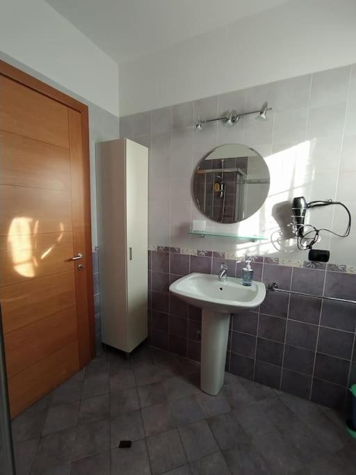 La Casa Sul Lago Monvalle Екстериор снимка